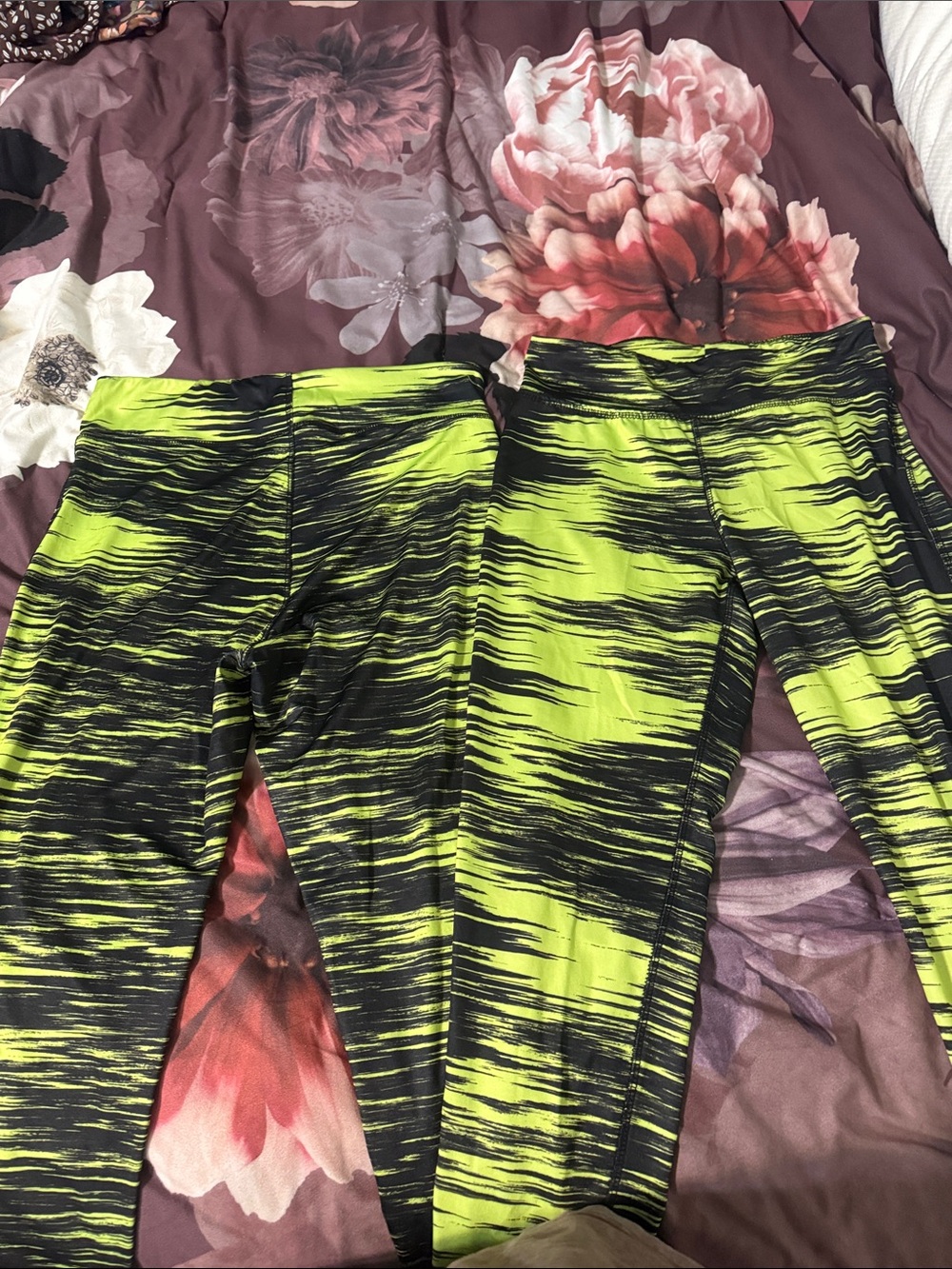 Neon Lime & Black Women’s Performance Leggings - Picture 4 of 4